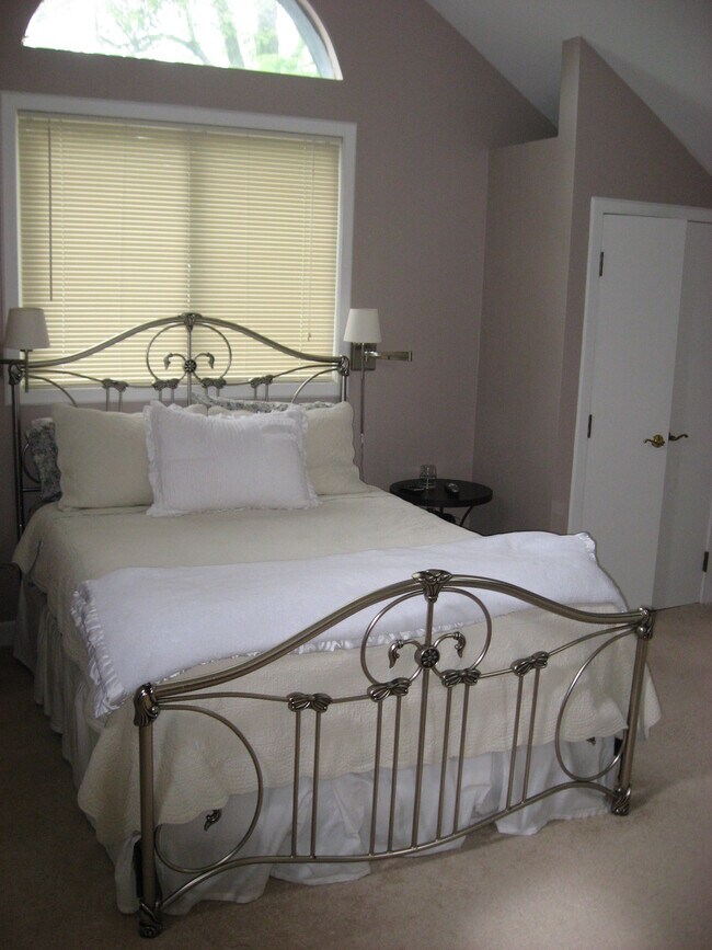 767 Emmons Ave, Birmingham, MI 48009 House for Rent in Birmingham, MI