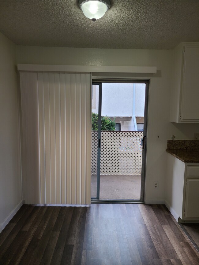 BALCONY - 659 S Webster Ave