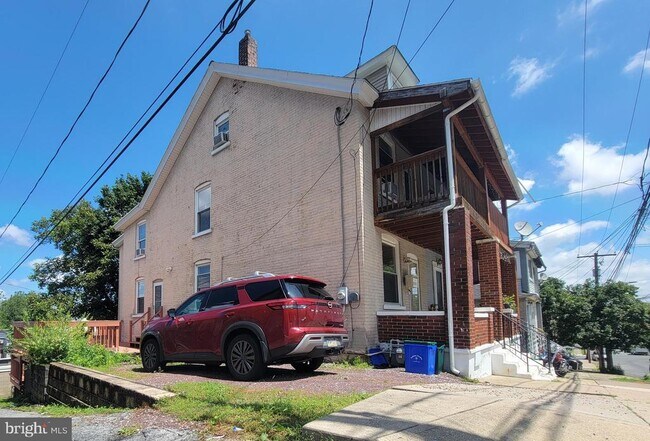 Foto del edificio - 1531 E 8th St