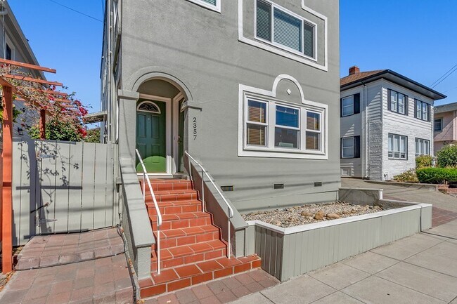Foto del edificio - Immaculate Berkeley Flat