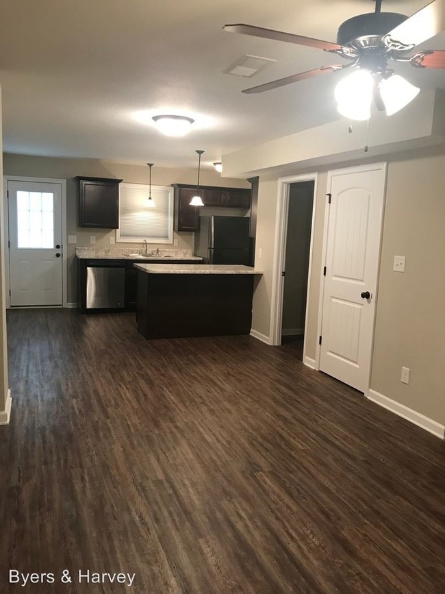 Building Photo - 1560 E Knollwood Cir