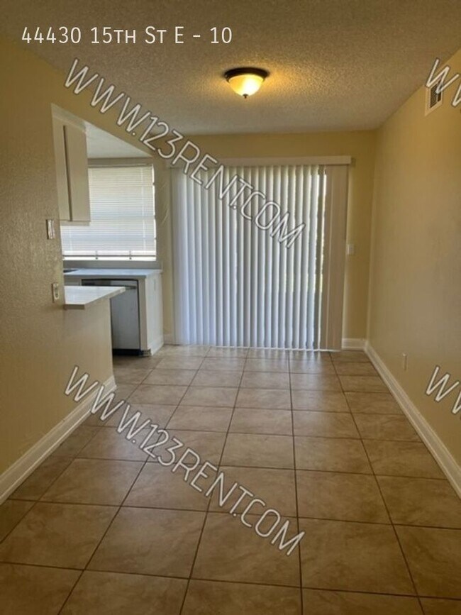 Foto del edificio - 44430 15th St E