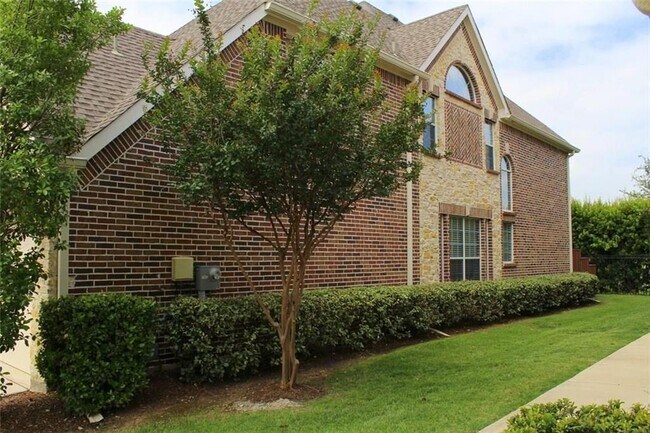 Building Photo - 2968 Sicily Way