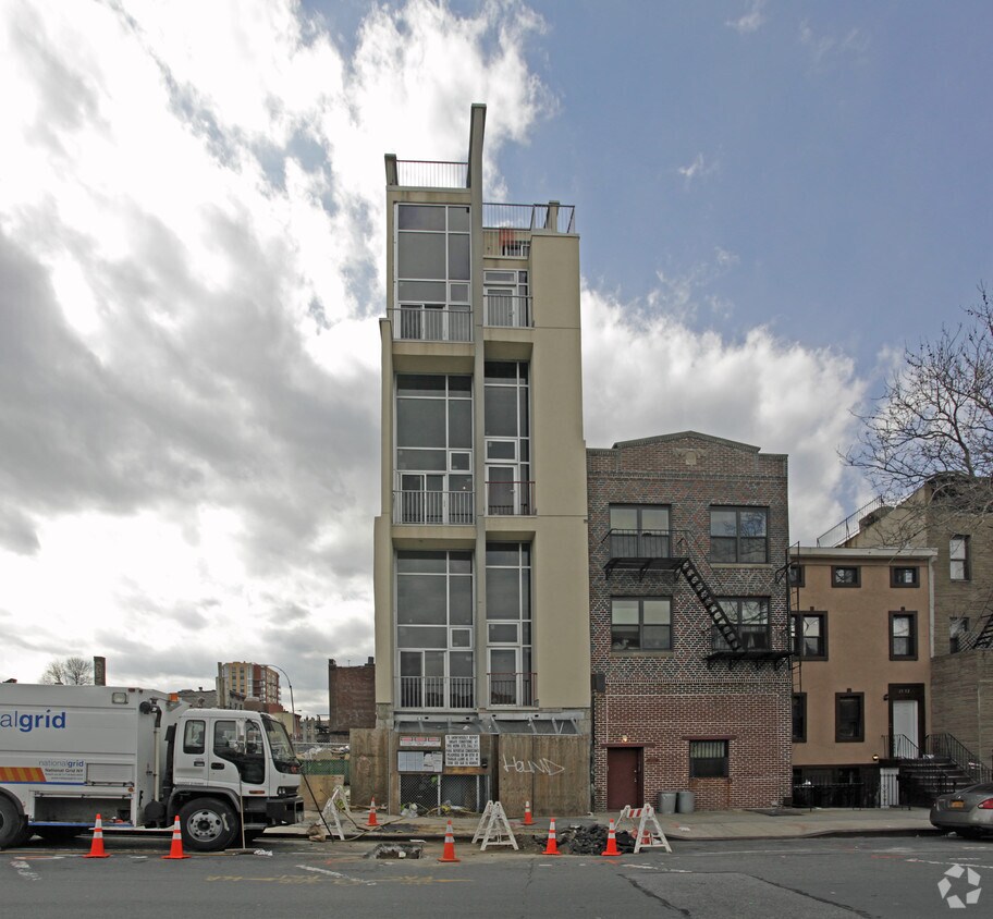 Building Photo - 1056 Bedford Ave