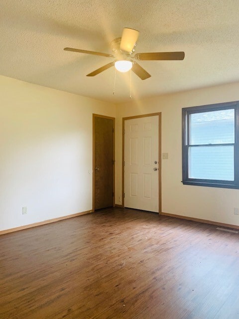 Building Photo - 810 S Nettleton Ave