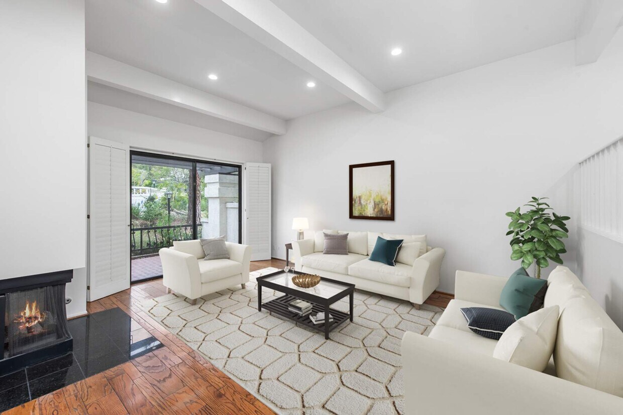Primary Photo - 17236 Palisades Cir