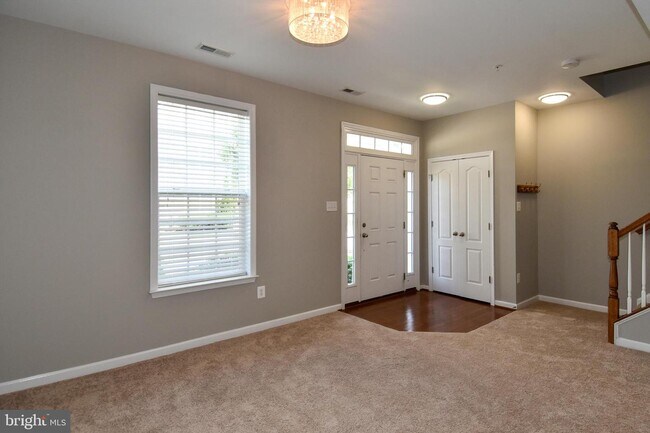 Building Photo - 2627 Osprey Way S