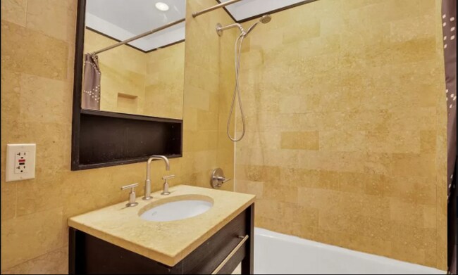Foto del edificio - 4427 Purves St
