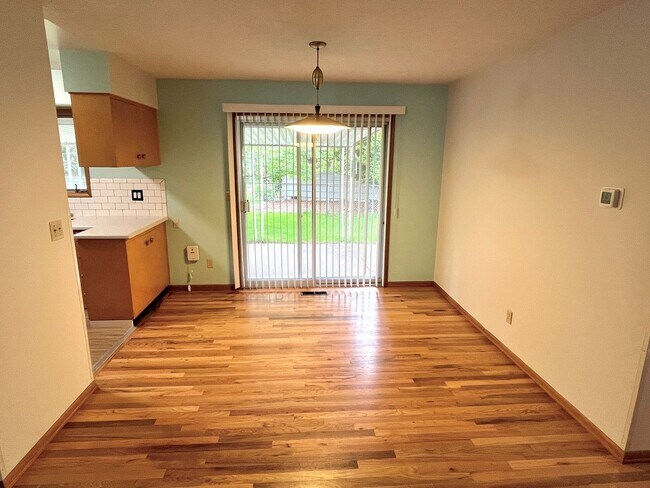 Foto del edificio - Rockwood area 3 bedroom ranch on corner lot