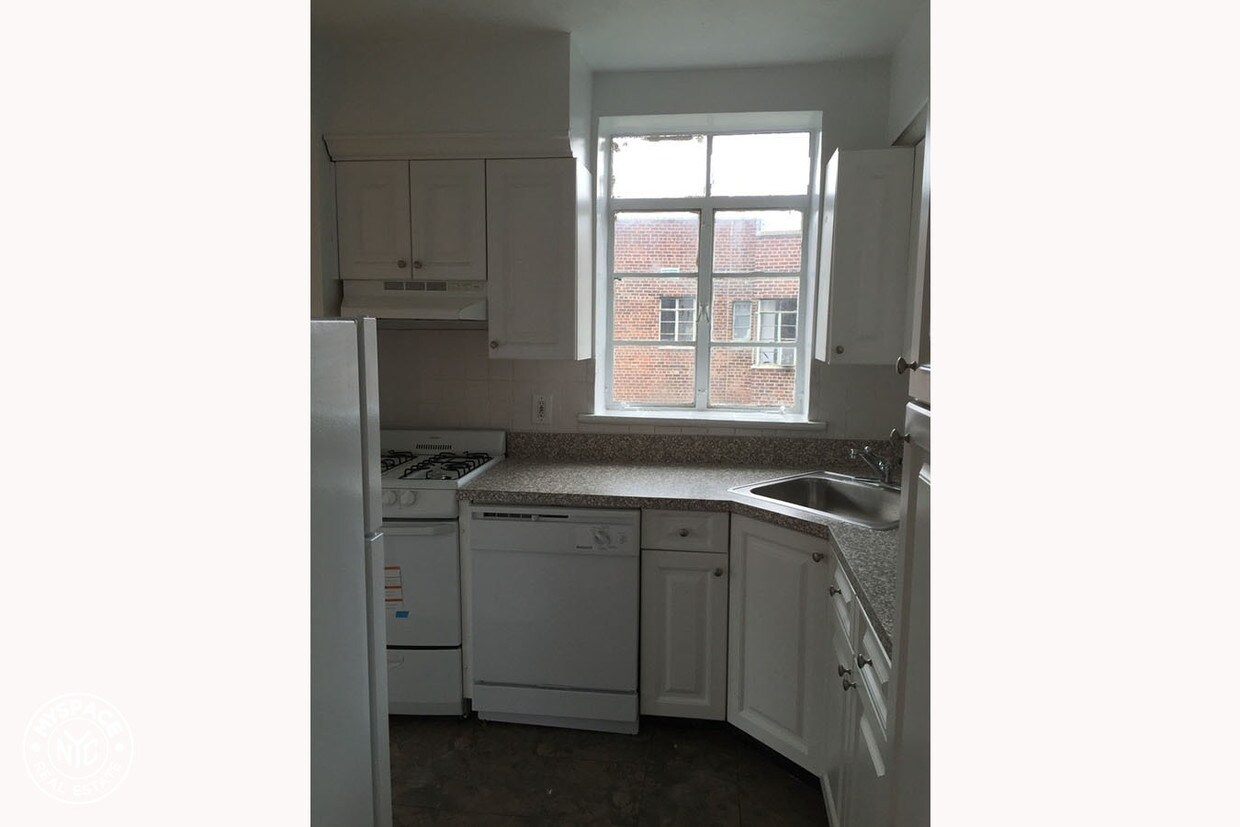 Foto del edificio - 7005 Shore Rd