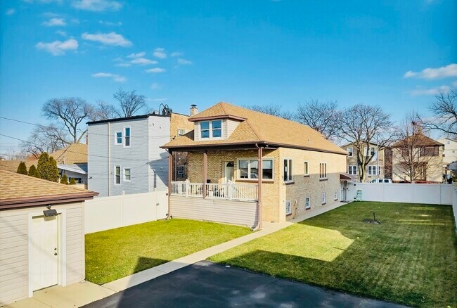 Building Photo - 1012 N 24th Ave