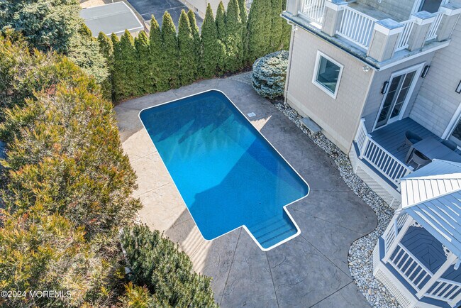 Foto del edificio - 215 Hollywood Ave