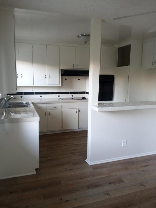 Foto del edificio - 11725 Gilmore St