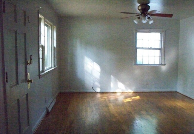 Foto del edificio - 108 Stratford Ct