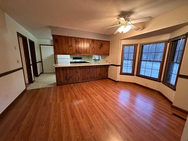 Building Photo - Three bedroom home an 1 acre lot - Pfafftown