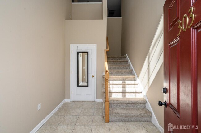 Building Photo - 303 Pinelli Dr
