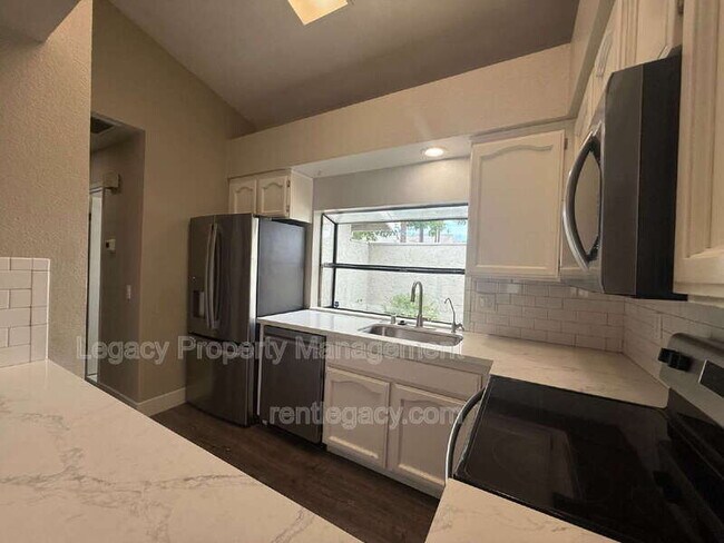 Foto del edificio - 7059 Sprig Dr