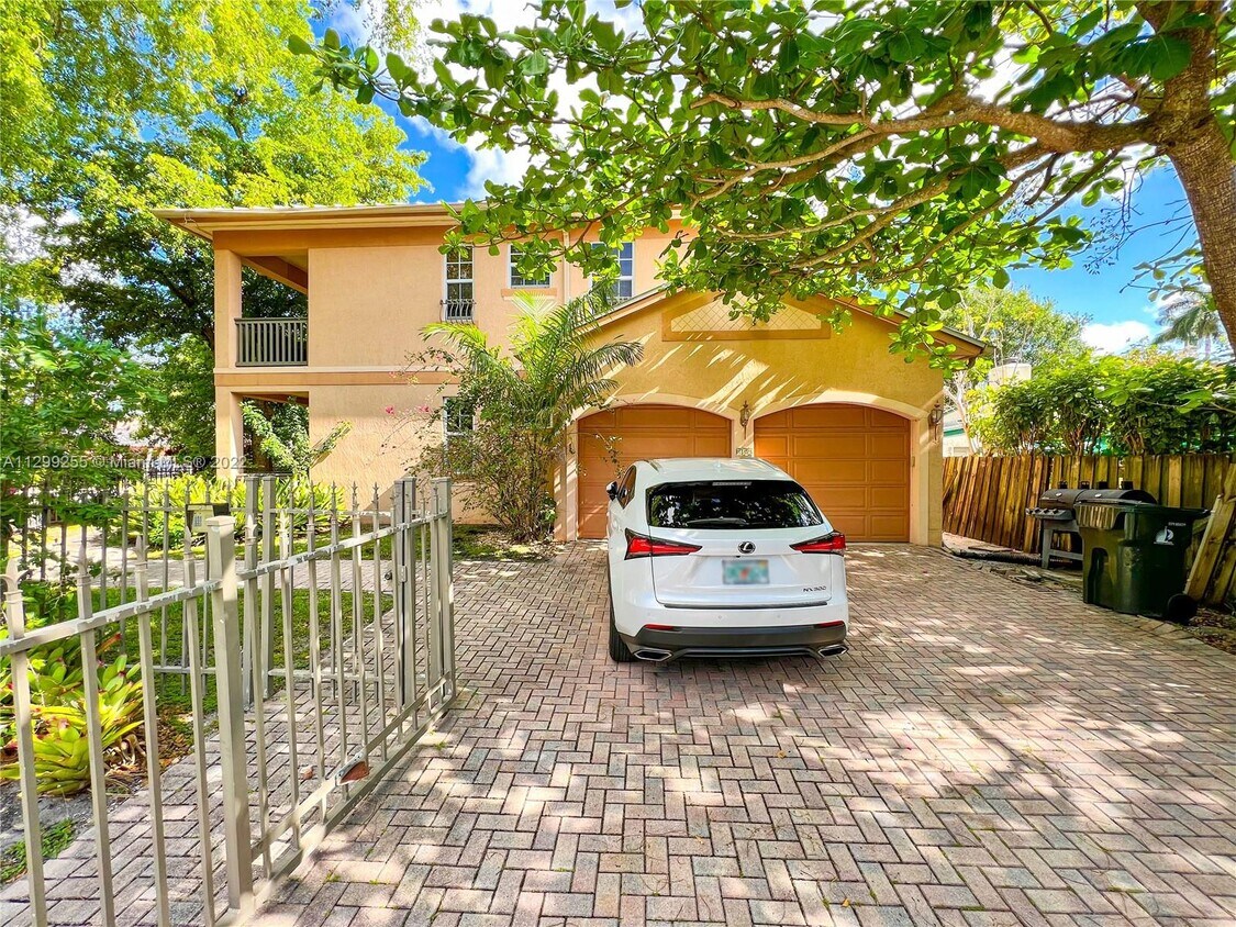 Primary Photo - 839 SW 11th St