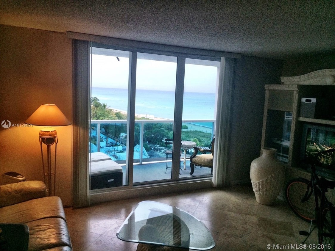 Primary Photo - 2301 Collins Ave