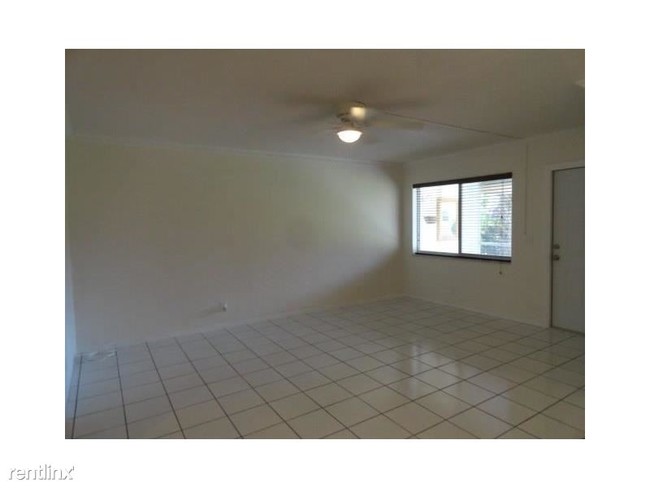 Building Photo - 581 Blue Heron Dr