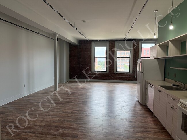155 Saint Paul #404 Entry - Hive@155 and Hive Andrews