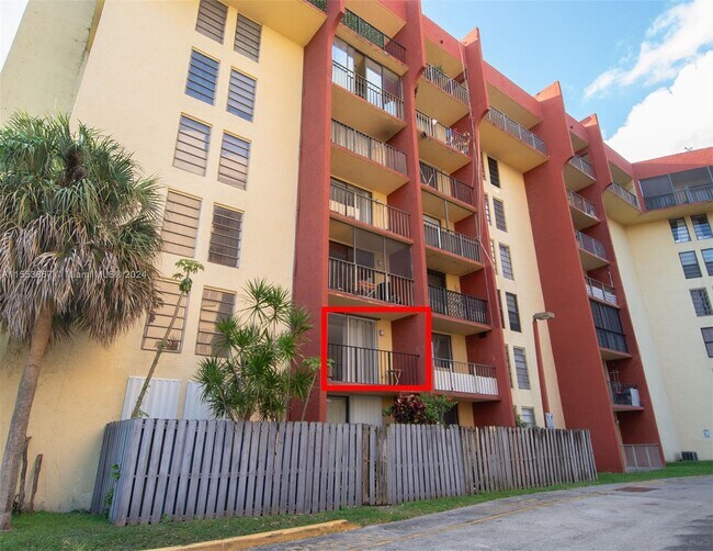 Foto del edificio - 9686 Fontainebleau Blvd