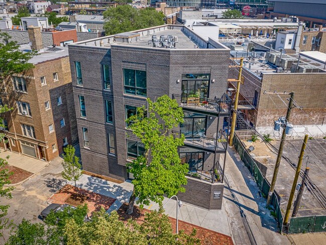Building Photo - 1111 W Cornelia Ave