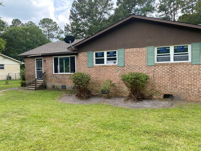 Building Photo - 1223 Poplar Ave