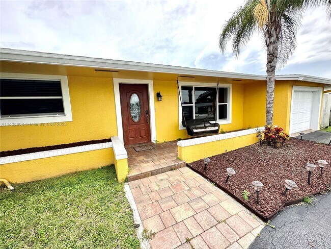 Foto del edificio - 9690 NW 25th Ct