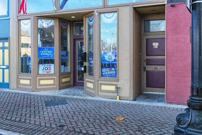 Building Photo - 507 6th St