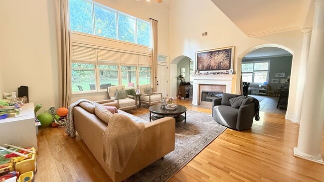Foto del edificio - 10138 Gillespie Oak Dr