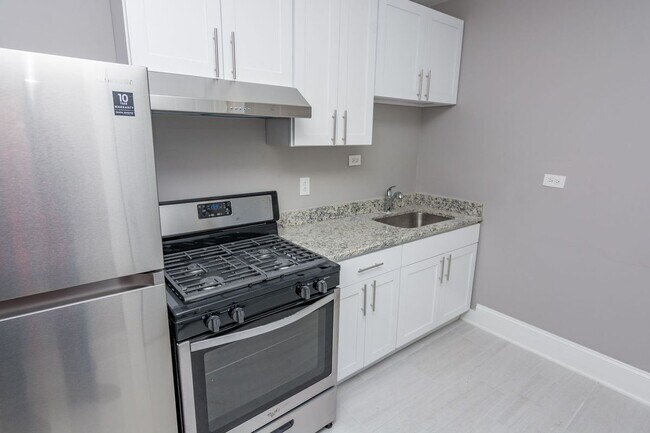 Building Photo - 8209 S Ellis Ave