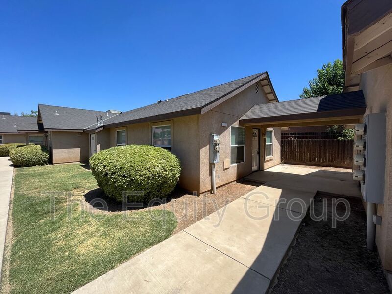 540 E Lakeview Ave Unit D, Woodlake, CA 93286 Condo for Rent in