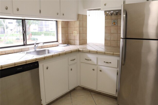 Foto del edificio - 16919 N Bay Rd