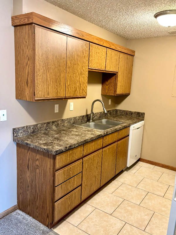 Building Photo - 5120 Emerald Dr