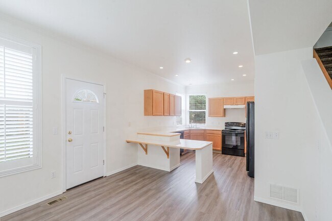 Building Photo - 8302 Cooper River Dr