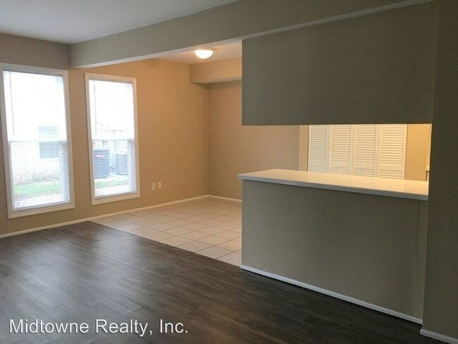 Foto del edificio - 4810 Woodmark Dr