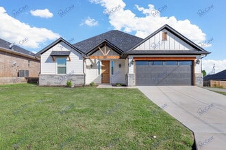 Building Photo - 2524 Creek Dr
