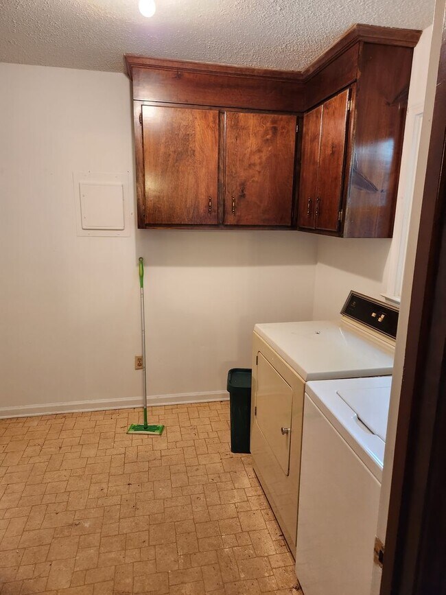 Building Photo - 7518 Country Hill Ln