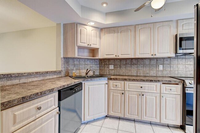 Foto del edificio - 1200 SW 12th St