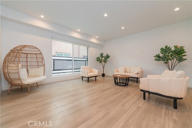 Foto del edificio - 1596 W 36th St