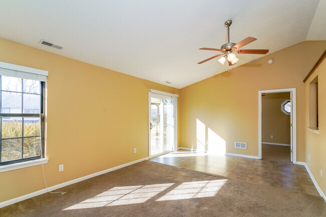 Building Photo - 25 Tulip Ct