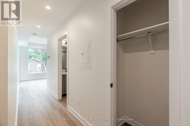 Photo du bâtiment - 22 Sims Ave