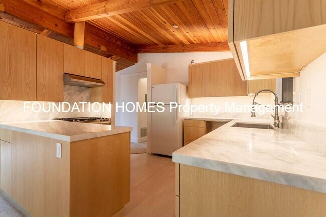 Building Photo - 60 Corte Madera Ave