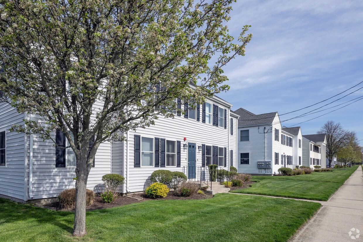 Primary Photo - Newport Landings Apartment Community