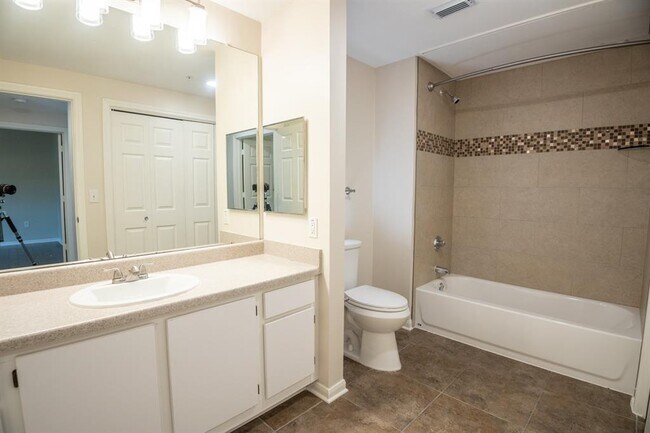 Foto del edificio - 2320 Gracy Farms Ln