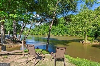 Building Photo - 1028 Riverbend Club Dr SE