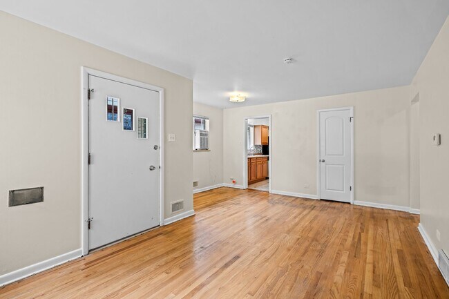 Foto del edificio - Fantastic Two Bedroom Duplex in University Neighborhood!