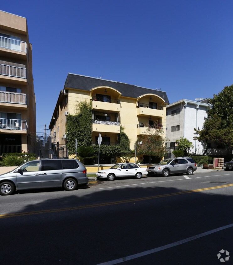 439 S Hobart blvd. - 439 S Hobart Blvd