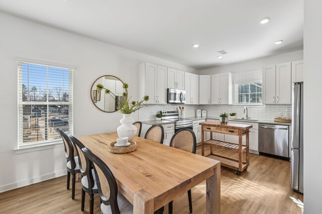 Building Photo - Hamlet at Avalon Park - Homes and Townhomes for Rent